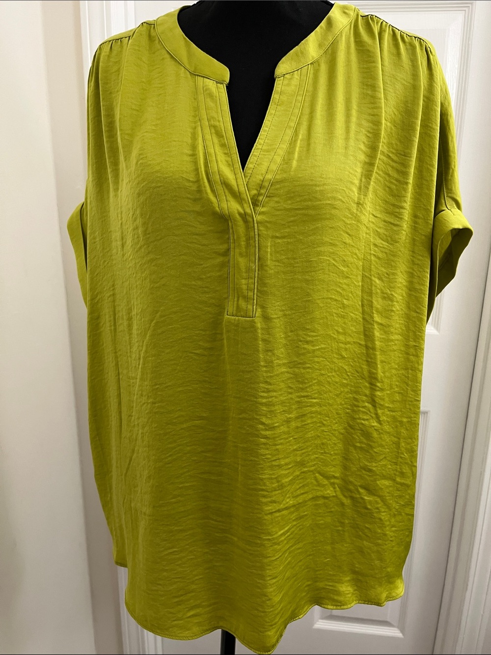 Gibson Latimer Lime Green Split-Neck Tunic